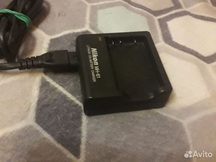 Зарядное устройство Nikon MH-61