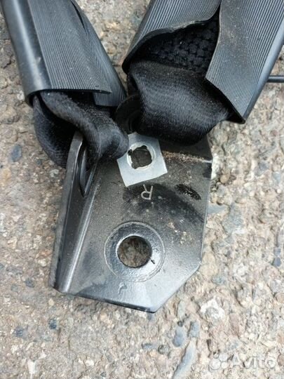 Защелка заднего ремня безопасности правая Nissan