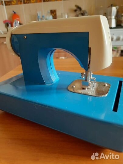 Детская швейная машинка