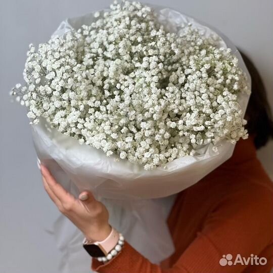 Пышный букет из белой гипсофилы