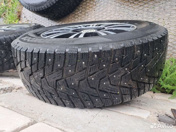 Hankook Winter I'Pike RS2 W429 215/65 R16