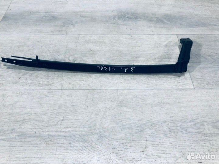 Направляющая стекла двери задняя левая Nissan