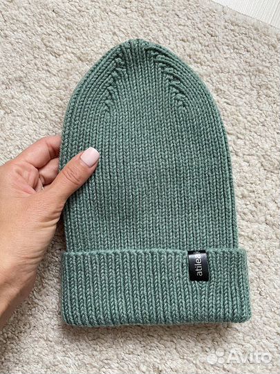Базовая демисезонная шапка ручной работы меринос
