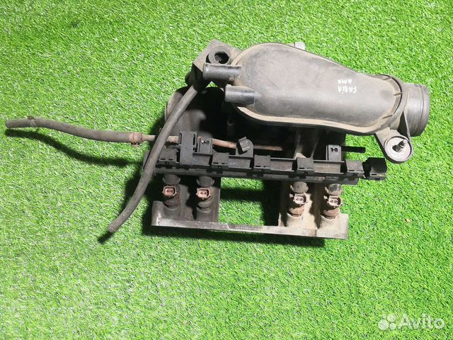 Впускной коллектор в сборе Skoda Fabia 1