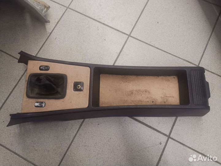 Центральная консоль между сиденьями Mercedes w202