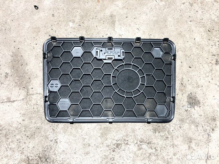 Решетка сабвуфера audi а8 d3 черная