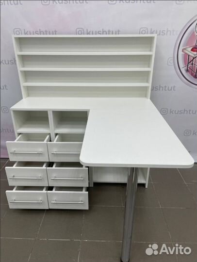 Маникюрный стол в наличии