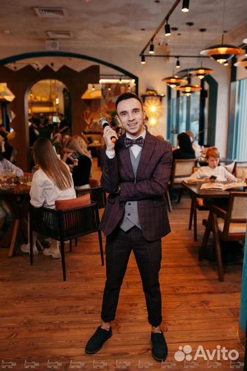 Ведущий Андрей Глушаков