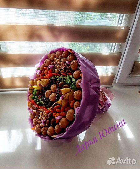 Букет из орехов и сухофруктов