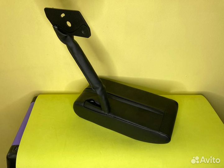 Подлокотник на hyundai solaris