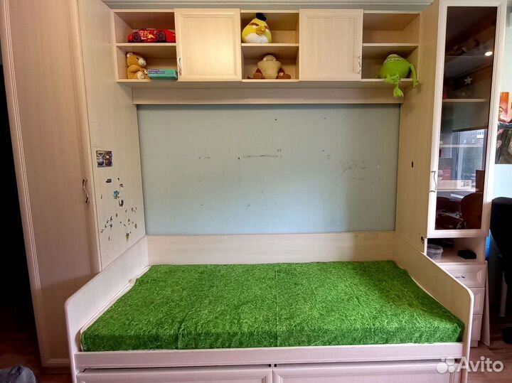 Комплект мебели в детскую б/у