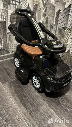 Машина каталка с ручкой