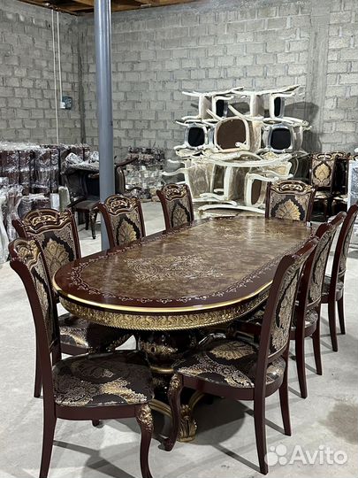 Стол обеденный