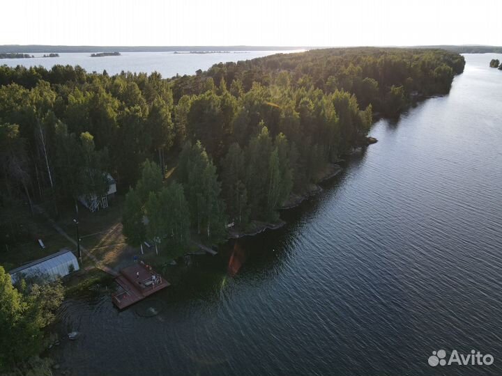 Отдых в домиках на берегу озера в Карелии