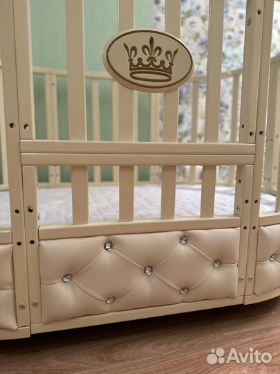 Детская кровать с маятником круглая