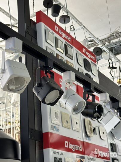 Трековые светильники на шинопроводе