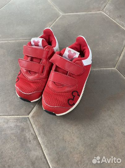 Кроссовки adidas