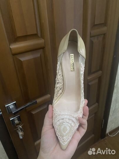 Туфли на каблуке