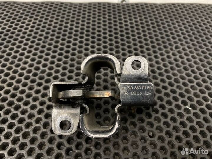 Замки капота Mercedes-Benz R-Class W251 272.967