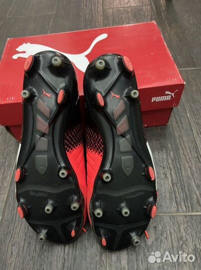 Футбольные бутсы puma