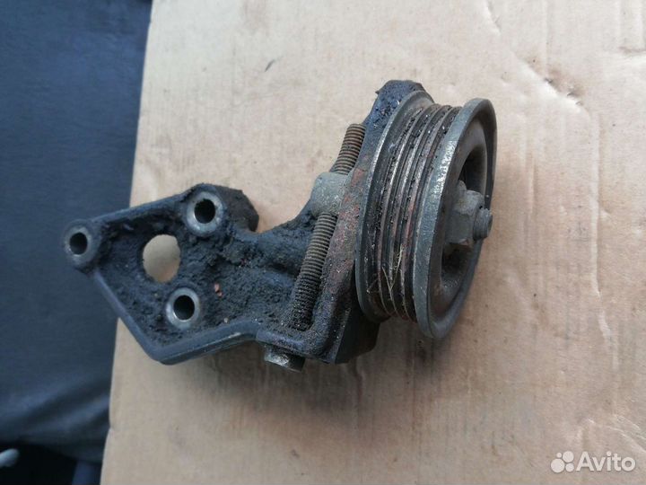 Натяжитель ремня Мазда Демио 1