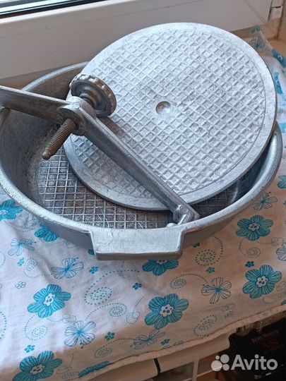 Сковорода для приготовления цыплёнка табака