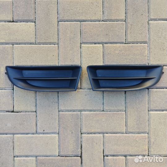 Заглушки бампера переднего Skoda Octavia(A5) 08-13