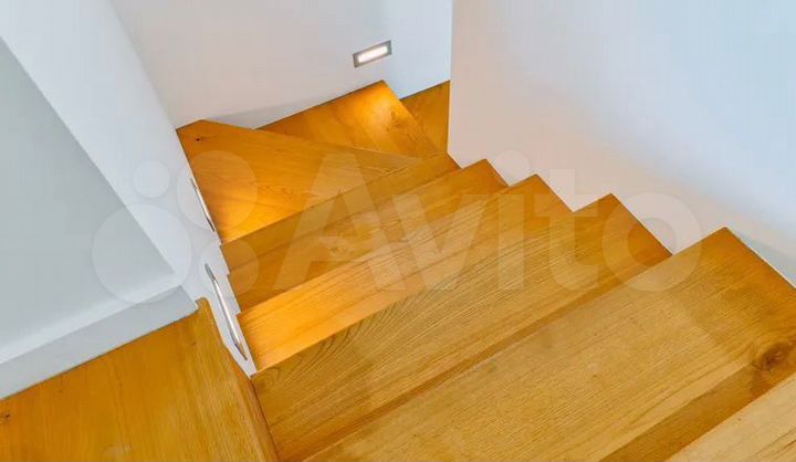 Коттедж 280 м² на участке 5 сот.