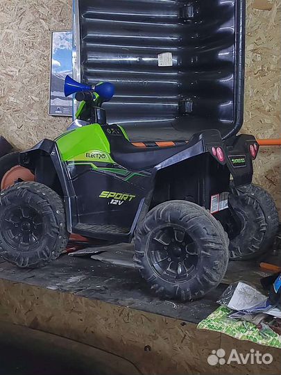 Детский квадроцикл на аккумуляторе