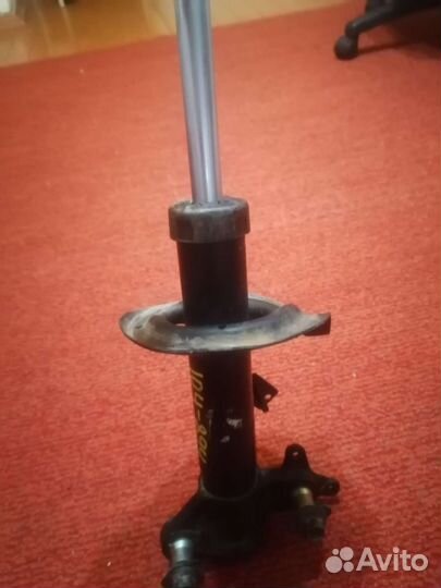 Стойка передняя на nisan Primera 12