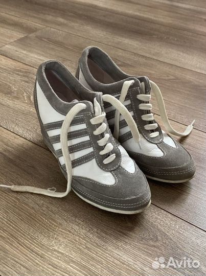 Кроссовки на танкетке 38 размер