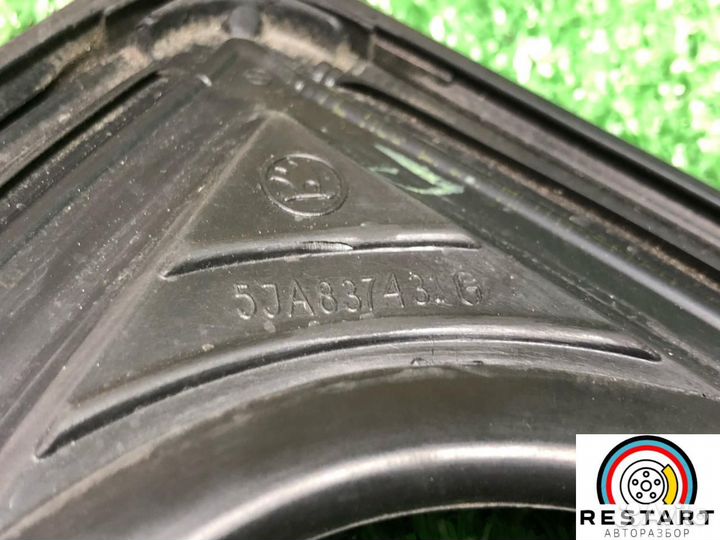 Уплотнитель двери передней левой Volkswagen Polo 6