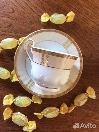 Кофейные чашечки с блюдцами