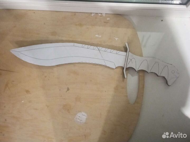 Нож кукри из картона