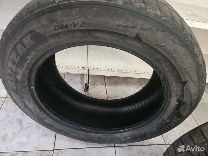 Bridgestone Blizzak DM-V2 235/60 R18 107S