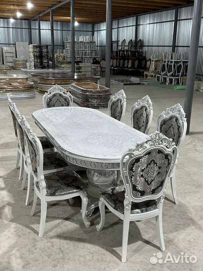 В наличии стол