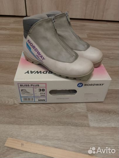 Лыжные ботинки