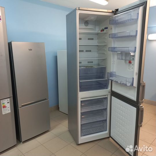 Холодильник с морозильной камерой. Доставка