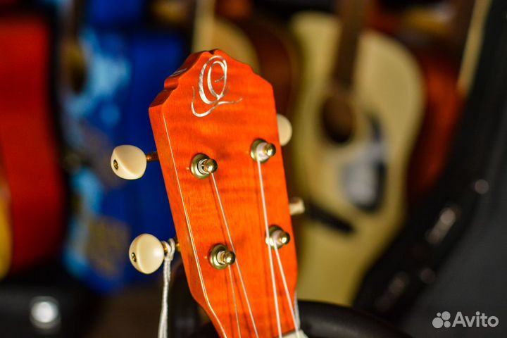 Укулеле баритон с подключением ortega (Комплект)