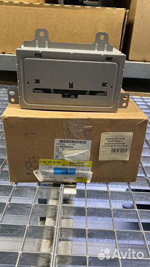 Радиоприемник с CD-проигрывателем с навигацией