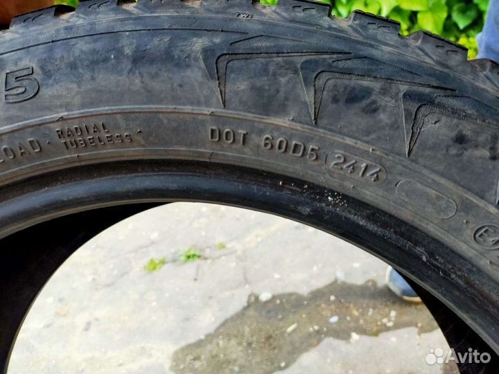 Goodyear UltraGrip 500 215/55 R17 98T