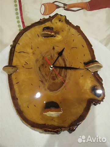 Настенные часы из дерева и эпоксидной смолы