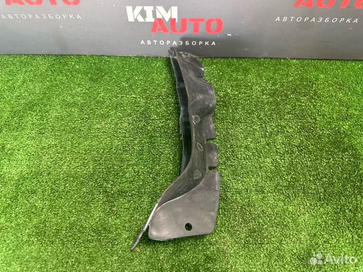 Брызговик передний левый Skoda Rapid 1.6 cwva 2016