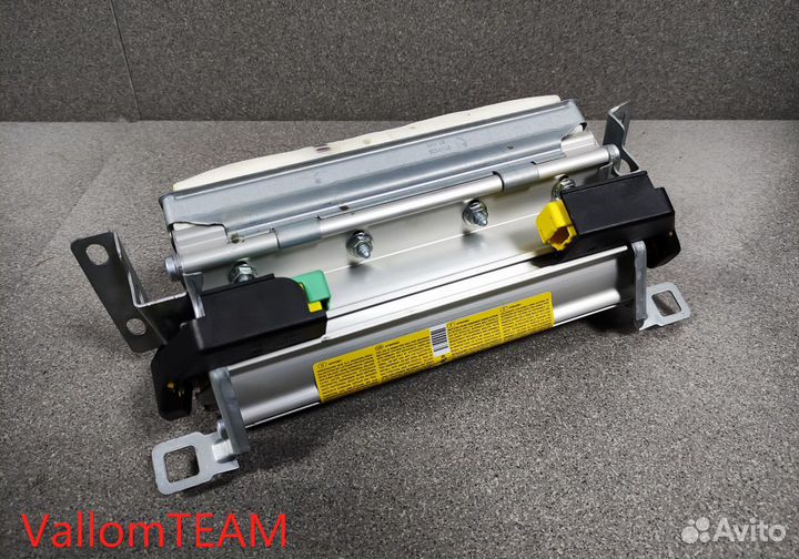 Лот T151 Подушка безопасности пассажирская VW Toua