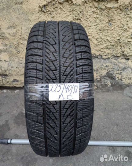 Goodyear UltraGrip 8 Performance 225/40 R18 92V