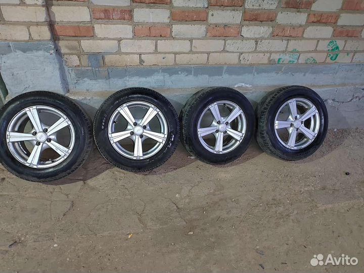AMP Terrain Attack M/T A 195/65 R15.3