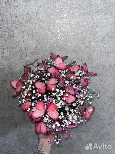 Букет из бабочек в корзинке