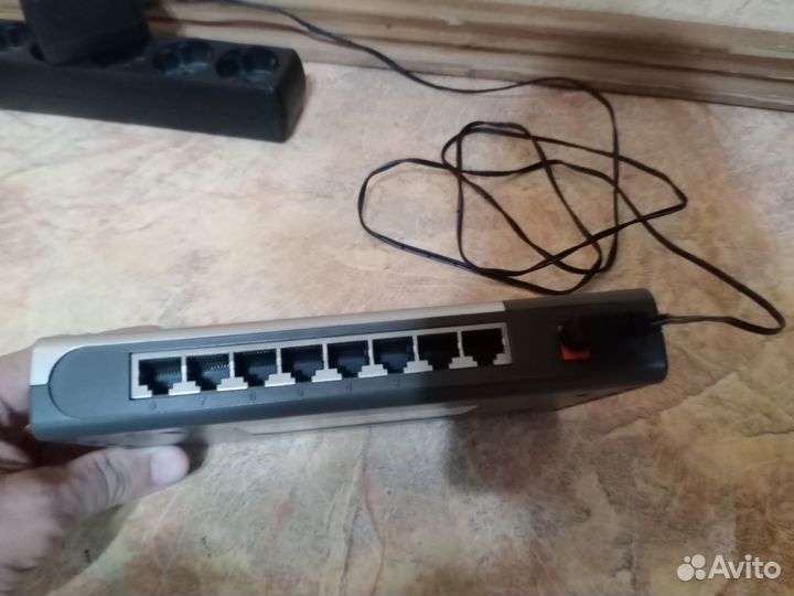 Коммутатор D-link DES-1008D