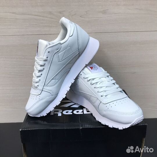 Кроссовки Reebok Classic белые женские