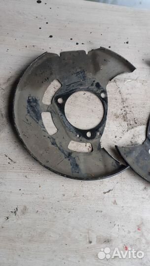 Щиток тормозного диска Chevrolet orlando передний